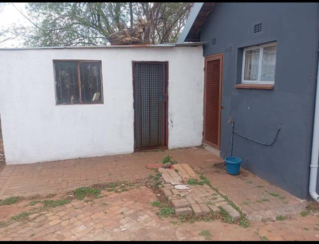 3 BEDROOM HOUSE FOR SALE IN LENASIA EXT 10